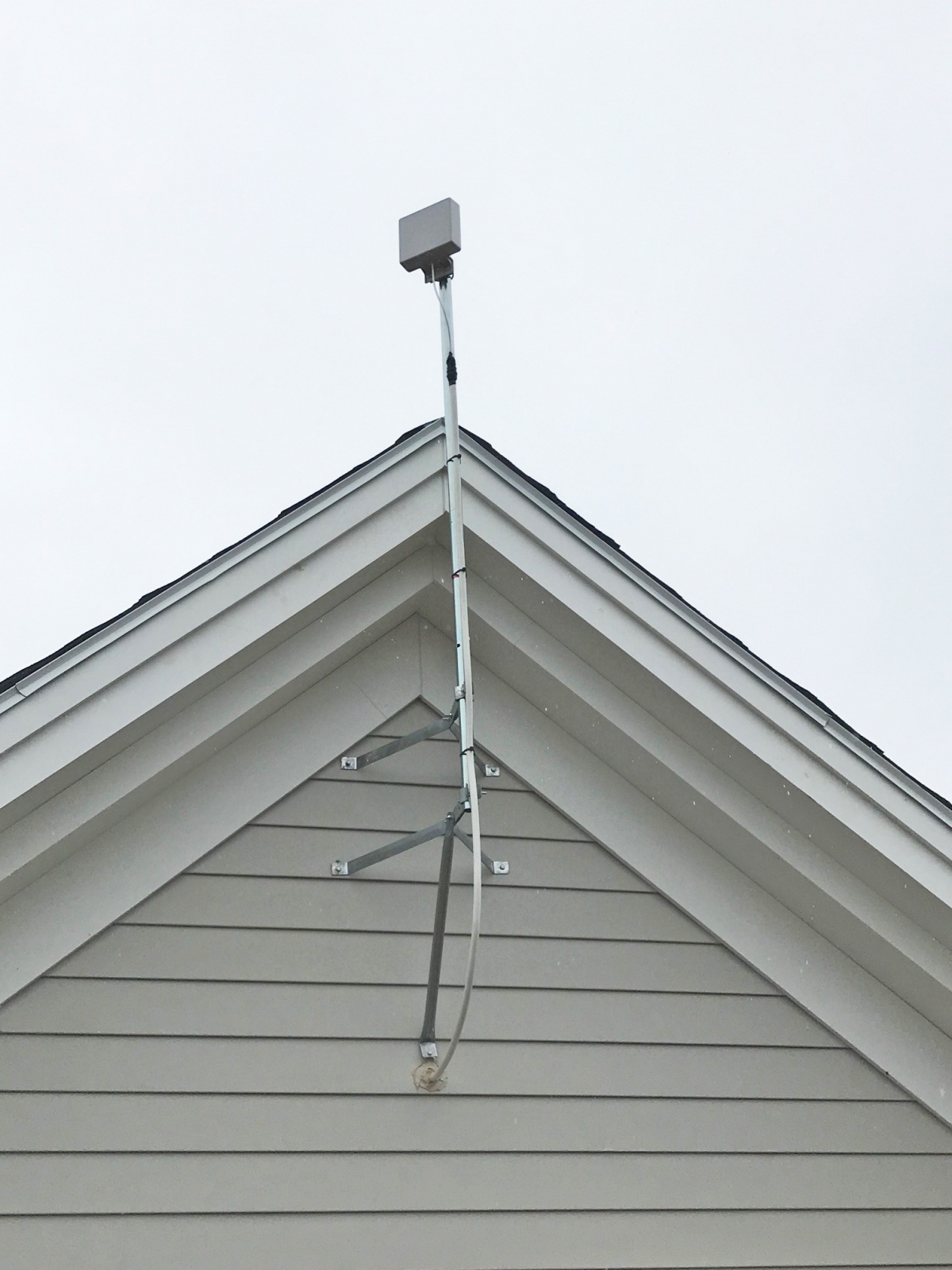 Very discreet panel antenna used at new insurance facility with Digital DAS. 