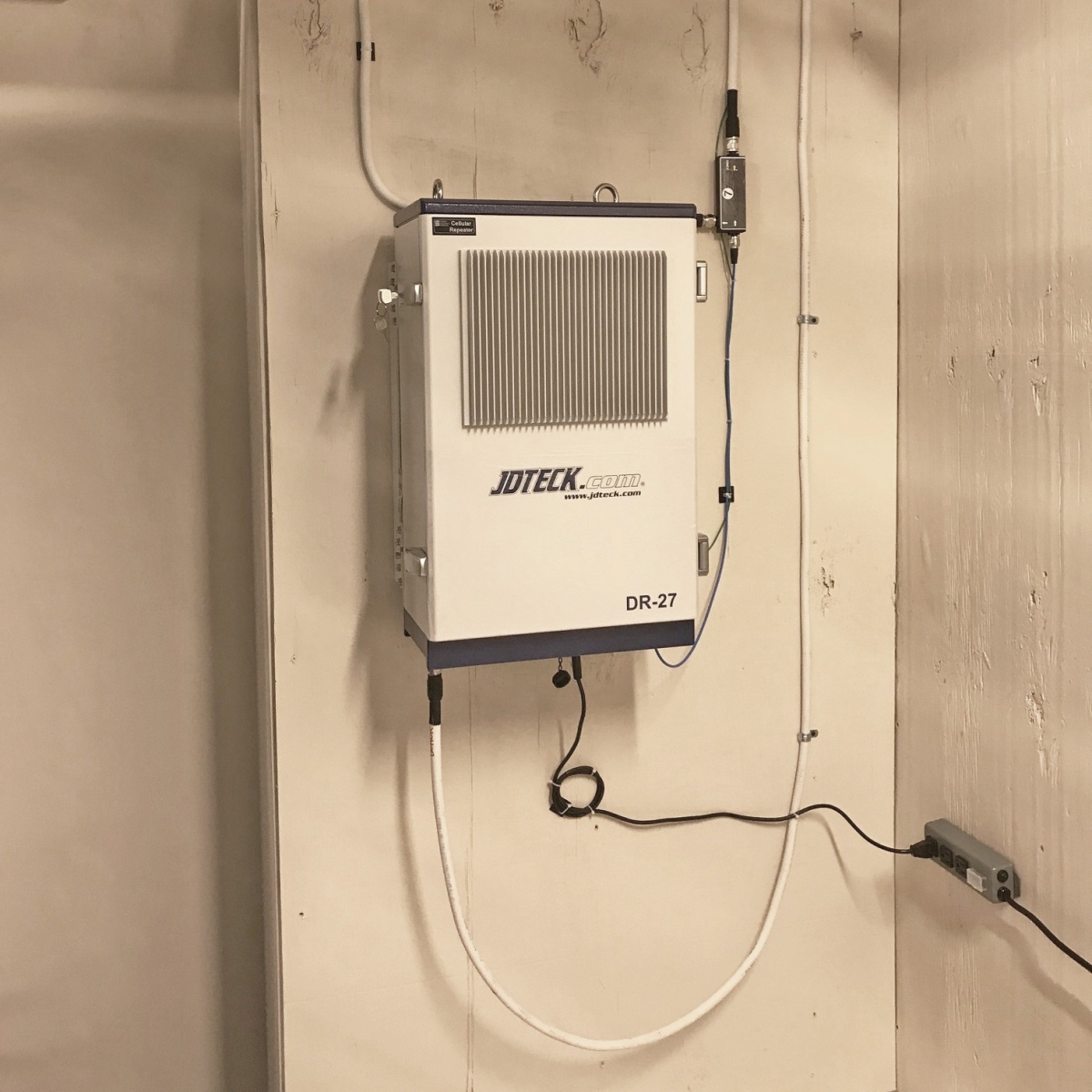 JDTECK's Digital DAS is selected as the go-to solution for Frankenmuth Insurance new facility up in Maine. The entire area is known for weak coverage with all WSP's however Frankenmuth's facility has full bars of coverage.