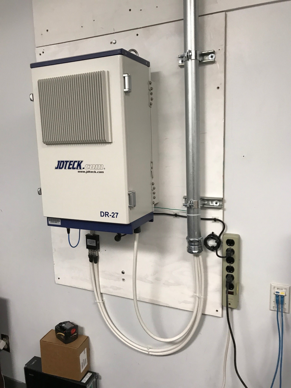 The Quad Band line of Digital Repeaters allow for a neat clean install while supporting multiple providers all in one head-end repeater.