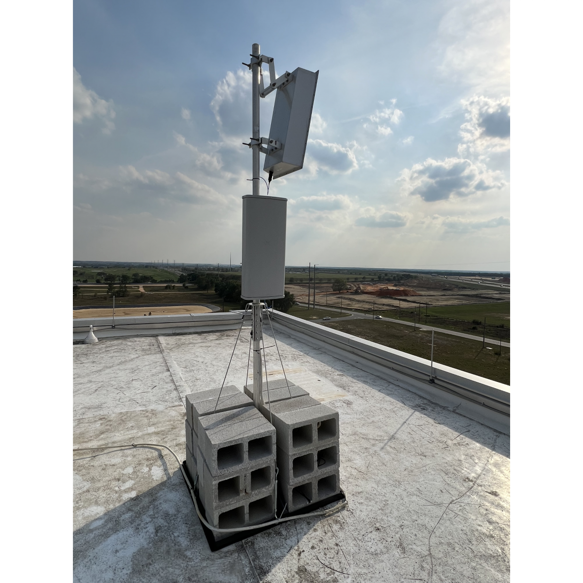 5G Small Cell in the parking lot of a hospital provides ample high-speed data capacity to in-building DAS. 